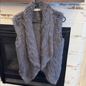 Chic Gray Fur Vest